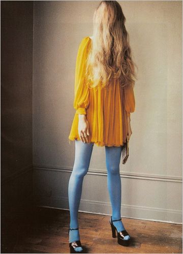 holy awesome color combination! Yellow Tights, Blue Stockings, Blue Tights, Colored Tights, Tights Outfit, Mellow Yellow, Mode Inspiration, Looks Vintage, Look Chic