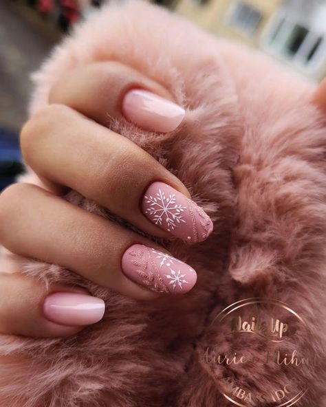 Oval Xmas Nails, Nokti Za Zimu, Slim Nails, Xmas Nail Art, Christmas Gel Nails, Nails Now, Xmas Nails, Beauty Studio, Chic Nails