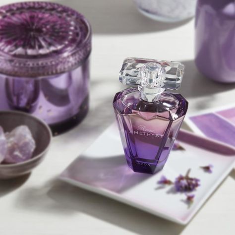 Do you love fruity, sweet scents?  Then this perfume could be your new go to perfume! #perfume #womensfragrance #sweetperfume Purple Perfume, Sandalwood Perfume, Avon Fragrance, Sandalwood Fragrance, Sweet Perfume, Avon Perfume, Fragrance Set, Best Fragrances, Luxury Perfume