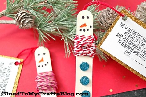 Snowman Scarf Keepsake Ornament Popsicle Stick Ornaments Kids, Popsicle Stick Snowman, Popsicle Stick Ornaments, Class Christmas Gifts, Popsicle Stick Christmas Crafts, Christmas Crafts Snowman, Christmas Diy Kids, Snowman Scarf, Student Christmas Gifts