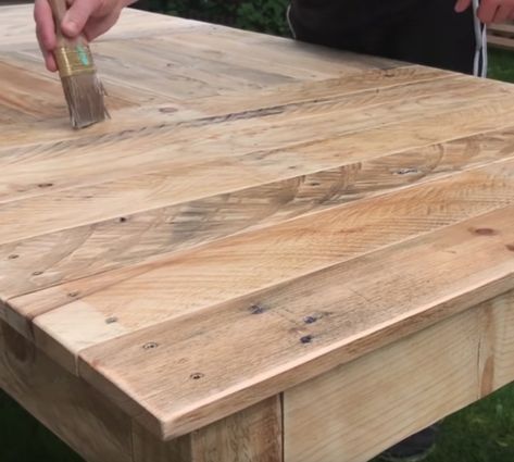 How To Make A Farmhouse Table Out Of Pallets Diy Table Out Of Pallets, Pallet Farmhouse Table, Pallet Wood Table Top, Make A Farmhouse Table, Diy Pallet Table, Pallet Wood Table, Reclaimed Wood Counter, Farmhouse Kitchen Diy, Reclaimed Wood Table Top