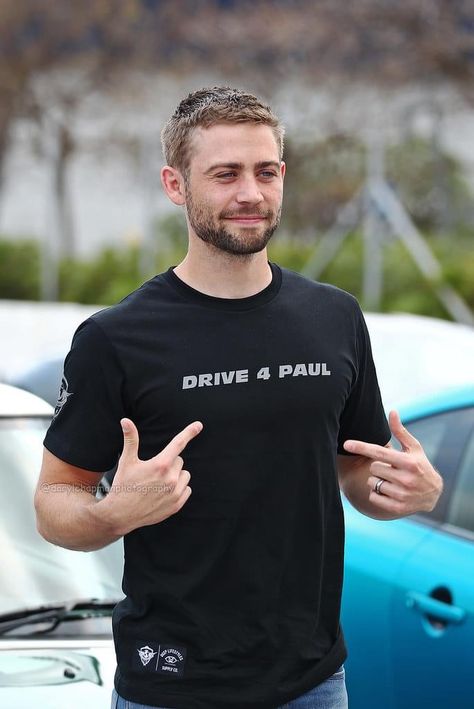 Cody Walker, Walker Brothers, Actor Paul Walker, Paul Walker Photos, Paul Walker, Attractive Guys, Smash Book, Makeup Cosmetics, Actors