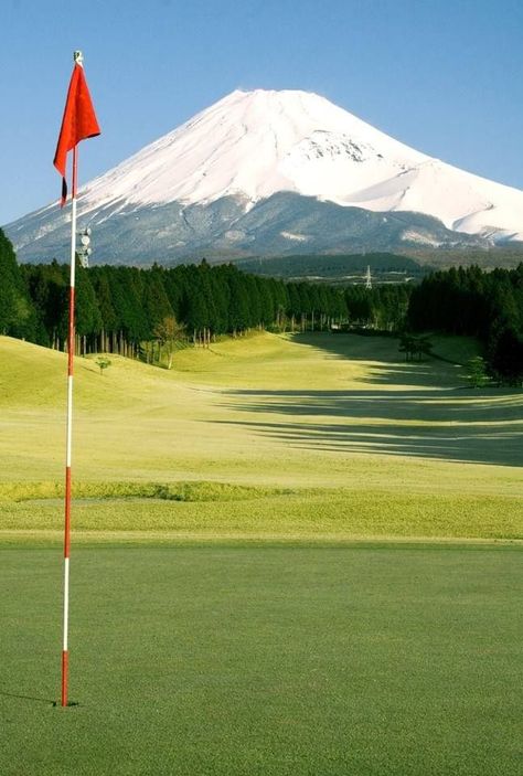 Golf In Japan Golf Course Photography, Fuji Japan, Golf Pictures, Golf Photography, Used Golf Clubs, Monte Fuji, Best Golf Clubs, Golf School, Public Golf Courses