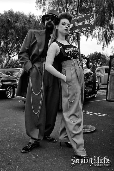 Love her hair, amazing pick Chicano Wedding, Chicano Culture, Chica Chola, Chicano Love, Chicano Style, Chola Style, Estilo Cholo, Chicana Style, Zoot Suit