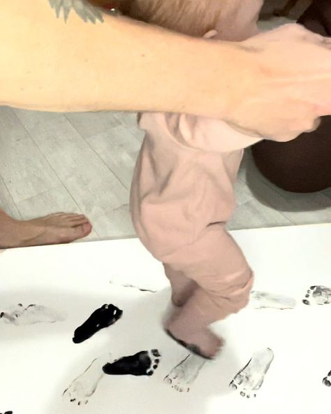 4.8M views · 30K reactions | This is your sign the get a canvas and capture your baby's steps | Turning a precious moment into art 🥹❤️ | By Tyla | Facebook First Steps Canvas, Baby First Steps Canvas, Elijah Craft, Baby Painting Ideas, Baby Handprint Art, Baby Footprint Art, Baby's First Step, Baby Handprint, Baby Walking