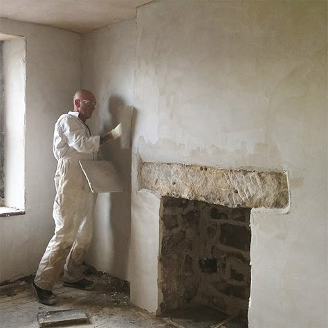 Lime Wash Plaster Walls, European Plaster Fireplace, Lime Plaster Walls, Lime Plaster Fireplace, Limewash Stone Interior, Polished Clay Plaster, Interior Stucco Walls, Lime Plaster Walls Interiors, Lime Plaster Exterior