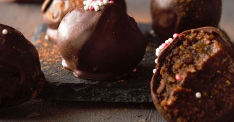 Date Chocolate Truffles | Foodtalk Candyland Treats, Fudge Truffles, Date Truffles, Dates Recipes, Date Chocolate, Decadent Brownies, Almond Tart Recipe, Phoenix Dactylifera, Banana Oat Cookies