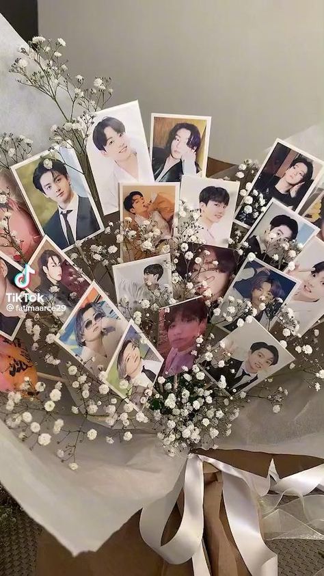 Photo Bouquet, Diy Bouquet Wrap, Bts Birthdays, Bts Merch, Bts Imagine, Diy Bouquet, Graduation Cap, Kpop Funny, Bts Boys