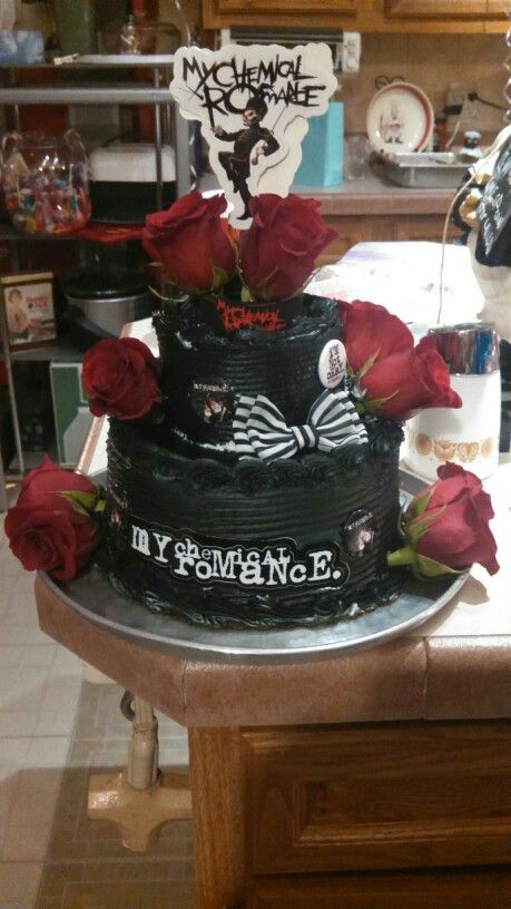 Pinning for 3 year break-up anniversary (or getting back together party haha never know) My Chemical Romance Cake Birthdays, Mcr Birthday Party, My Chemical Romance Birthday Party, Mcr Birthday Cake, Mcr Wedding, Mcr Birthday, My Chemical Romance Cake, Mcr Cake, Emo Birthday Party