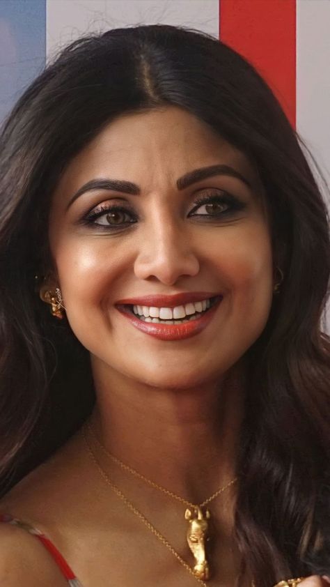 Actress Hairstyles, Shilpa Shetty, Arab Beauty, Beautiful Dresses For Women, Bollywood Girls, Indian Actress Hot Pics, Desi Beauty