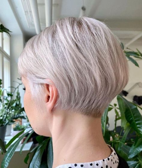 Cute Stacked Bob for Short Hair Bob Pixie Haircut, Hairstyles Short Bob, Easy Short Hairstyles, Layered Thick Hair, Edgy Short Haircuts, Bob Pixie, Tapered Hair, Stacked Bob Haircut, Hair Adviser