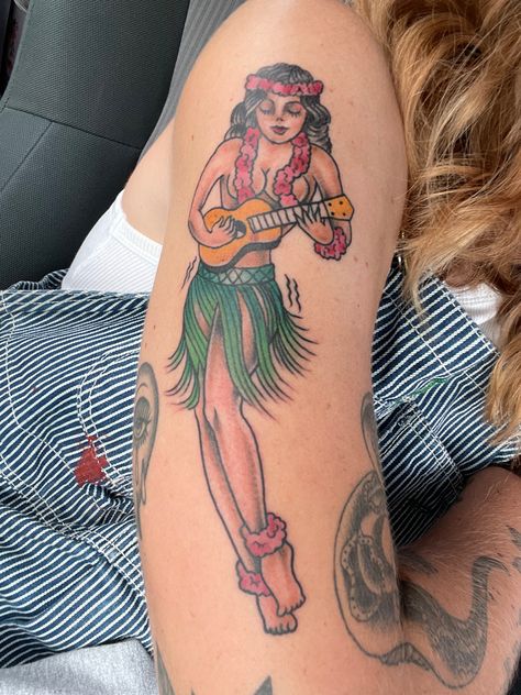 Hawaiian Girl Tattoos, Hula Girl Tattoo, Hula Girl Tattoos, Traditional Tattoo Girls, Traditional Sleeve, Shoulder Tattoos, Tattoo Girls, Shoulder Tattoos For Women, Sailor Jerry