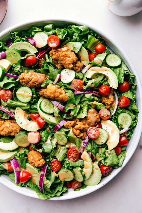 Our favorite crispy chicken salad with an easy (5-ingredient) honey BBQ dressing. This salad can be made in 25 minutes or less with a few short-cuts! Spicy Chicken Salad Recipe, Bbq Dressing, Green Salad With Chicken, Homemade Chicken Strips, Crispy Chicken Salads, Crispy Chicken Tenders, Quick Salads, Honey Bbq, Cheese Salad