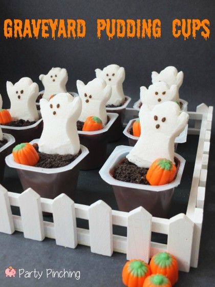 Fun Kid Dinner Ideas, Graveyard Pudding, Bachelorette Food, Festa Hotel Transylvania, Menu Halloween, Postres Halloween, Halloween Playlist, Fall Goodies, Dekorasi Halloween