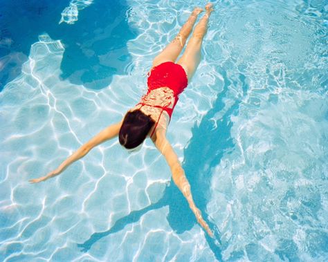 Pool Photoshoot Ideas, Pool Photoshoot, Swimming Pictures, Photo London, Swimming Pool Photos, Pool Photography, Pool Art, Juergen Teller, Girl In Water