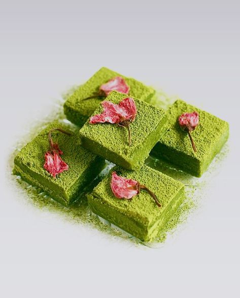 5 luxury mithai makers in India changing the sweets scene Mithai Image, Luxury Mithai, Holi Sweets, Easy Indian Dessert, Diwali Snacks, Deserts Easy, Eggless Desserts, Stevia Plant, Coconut Caramel