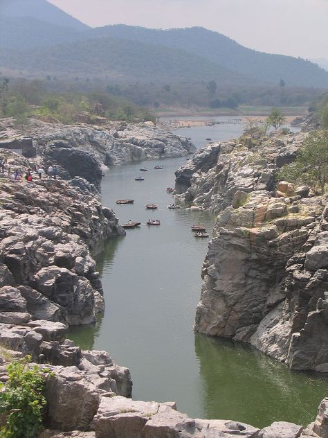 Gorge of Hogenakkal Falls during the dry-season, Hogenakal, Tamil Nadu, India Round Boat, Tamil Nadu, Download Cute Wallpapers, Incredible India, Places Of Interest, Pilgrimage, Geography, Culture Art, Adventure Travel