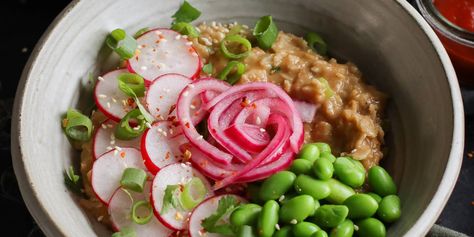 For this oatmeal, we took inspiration from rice porridge that can be found in many Asian cuisines. Salty miso, nutty sesame, and creamy coconut milk are the key ingredients to this flavourful umami breakfast dish. It gets topped with colourful, crispy veggies, which makes this bowl desirable for both the taste buds and the eyes! Crispy Veggies, 15 Min Meals, Edamame Beans, Rice Porridge, Pickled Red Onions, Toasted Sesame Seeds, Gluten Free Oats, Limes, Breakfast Dishes