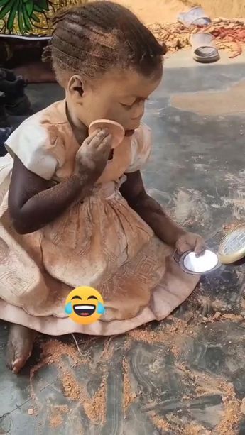 Future Makeup, Latest Funny Videos, Her Makeup, Funny Short Clips, Bollywood Dance, Cute Funny Babies, Oh My God, Baby Gif