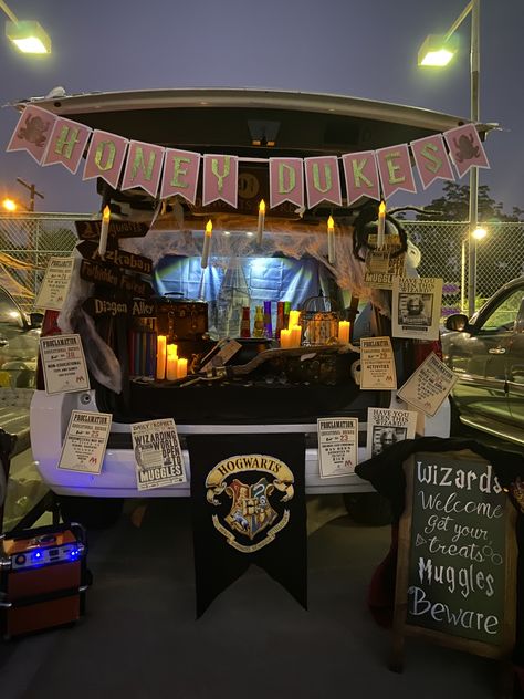 Quidditch Trunk Or Treat, Harry Potter Themed Trunk Or Treat, Honeydukes Trunk Or Treat, Hogwarts Trunk Or Treat, Trunk Or Treat Harry Potter Theme, Harry Potter Trunk Or Treat Ideas, Harry Potter Trunk Or Treat, Harry Potter Trunk, Hogwarts Trunk