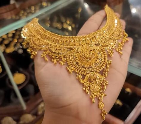 Gold Har, Indian Gold Necklace Designs, Unique Gold Jewelry Designs, Bridal Jewelry Sets Brides, Wedding Jewelry Sets Bridal Jewellery, Delicate Gold Jewelry, Bridal Necklace Designs, Gold Bridal Necklace, Wedding Party Wear