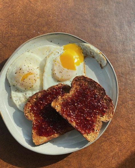 Sunny Side Up Eggs Aesthetic, Sunny Side Up Eggs Breakfast, Toast With Jam, Jam On Toast, Egg And Toast, Sunny Side Up Eggs, Jam Toast, Runny Eggs, Home Fries