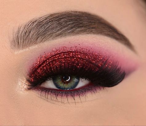 Red And Black Eye Makeup, Silver Eyeshadow Looks, Black And Red Makeup, Red Eyeshadow Makeup, Gold Eyeshadow Looks, Red Eyeshadow Look, Red Makeup Looks, Applying Eyeshadow, Black Eye Makeup