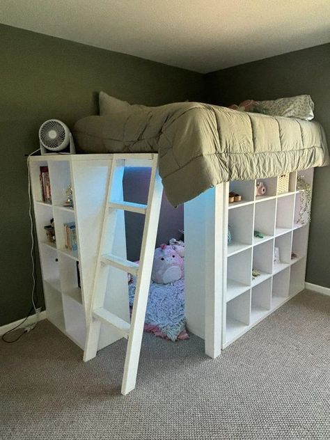 Room Inspo With Loft Bed, Ikea Queen Loft Bed, Diy Shelf Bed, Cubical Bed Frame Diy, Easy Loft Bed Diy, Ikea Shelf Bed, Teen Loft Bedrooms, Teen Loft Bedroom Ideas, Raised Beds Bedroom