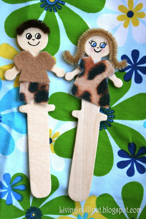 Adam and Eve stick puppets - fun for toddlers (and all ages, really) Adam And Eve Craft, Family Worship Ideas, Sunday School Projects, Story Crafts, Worship Ideas, Children's Church Crafts, Bible Story Crafts, Preschool Bible, Christian Crafts