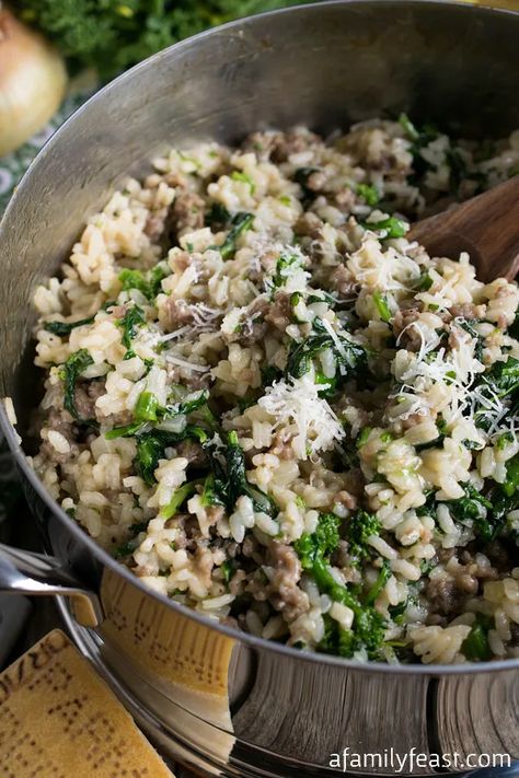 Sausage and Broccoli Rabe Risotto - A Family Feast® Broccoli Risotto, Sausage And Broccoli Rabe, Broccoli Rabe And Sausage, Sausage And Broccoli, Sausage Broccoli, Easter Pie, Italian Tomato Sauce, Zucchini Tomato, Pasta Meals