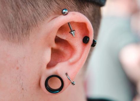 ¿Qué es el piercing Helix y cómo hay que cuidarlo? - Apréndete Laser Hair Removal Face, Piercing Anti Tragus, Piercing Snug, Piercing Lobe, Guys Ear Piercings, Ear Piercings Chart, Piercing Chart, Piercing Conch, Ear Piercings Helix