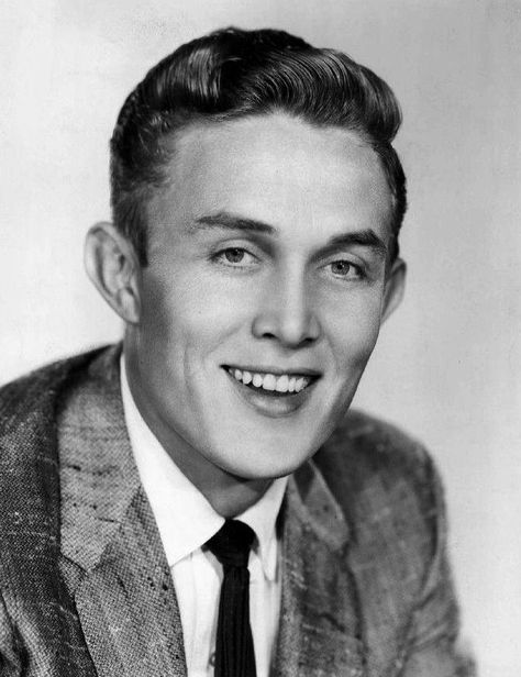 In MEMORY of JIMMY DEAN on his BIRTHDAY - Born Jimmy Ray Dean, American country music singer, television host, actor, and businessman. He was the creator of the Jimmy Dean sausage brand as well as the spokesman for its TV commercials. He is a distant cousin of actor James Dean. Aug 10, 1928 - Jun 13, 2010 (undisclosed) Male Country Singers, Jimmy Dean, Southern Gospel, Hank Williams, Rock N’roll, Country Music Stars, Country Music Singers, Country Stars, Character Actor