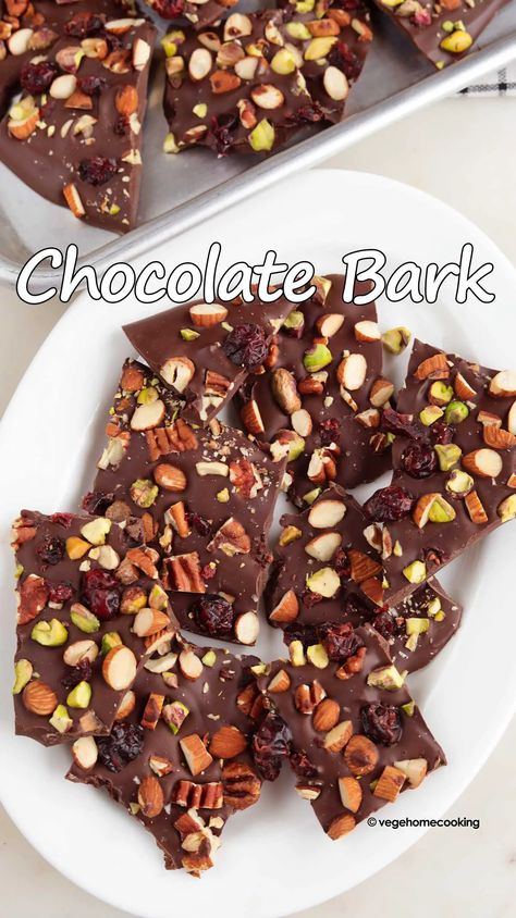 Chocolate Bark (Easy and Quick) Dark Chocolate Pistachio, Pistachio Bark, Bark Recipes, Pistachio Chocolate, Chocolate Bark Recipe, Pistachio Recipes, Chocolate Pistachio, Diy Easy Recipes, Bark Recipe