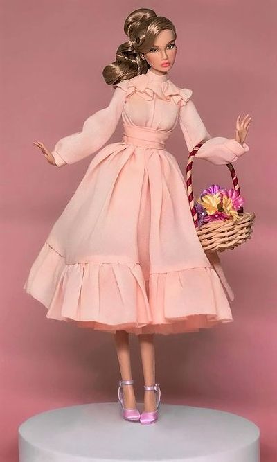 Miniature Dress, Barbie Fashionista Dolls, Barbie Dress Fashion, Sewing Doll Clothes, Barbie Clothes Patterns, Barbie Model, Barbie Gowns, Poppy Parker Dolls, Doll Clothes Barbie