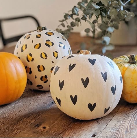 Things To Paint On Pumpkins, Painting A Pumpkin, Cute Painted Pumpkin Ideas, Fake Wedding Cakes, Pumpkin Painting Party, Painted Pumpkin Ideas, Pumpkin Paint, Halloween Pumpkin Crafts, Creative Pumpkin Painting