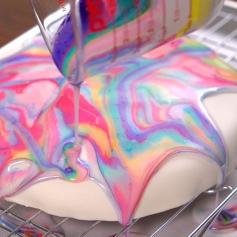 Here’s a Colorful (and Shockingly Easy) Way to Decorate a Cake! Tie Dye Frosting, Tye Dye Cake, Poured Icing, Tie Dye Birthday Party, Pear And Almond Cake, Neon Food, Tie Dye Birthday, Decorate A Cake, Rainbow Frosting