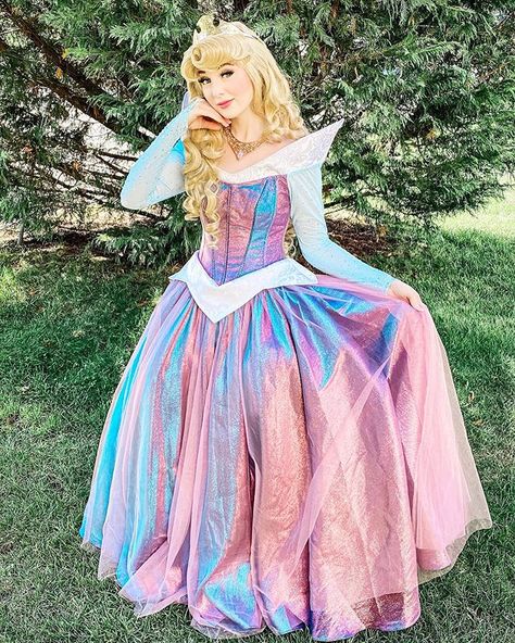 Royal Princess Prep Party Co. sur Instagram : We couldn’t decide, so we made it Pink AND Blue! ✨ Are you ready for the answer to yesterday’s Trivia Question? Since quarantine began… Aurora Sleeping Beauty Dress, Aurora Cosplay, Princess Aurora Dress, Sleeping Beauty Dress, Aurora Costume, Picture Dress, Disney Princess Cosplay, Magical Girl Outfit, Trivia Question