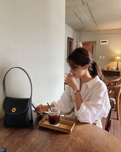 @pouvoir.b • Instagram photos and videos White Blouse Aesthetic Outfit, Indepent Women, White T Shirt Outfit Korean, Korean Button Up Shirt Outfit, Korean White Blouse Outfit, Casual Shirts Outfit, White Korean Blouse, Woman Aesthetic, Women Aesthetic