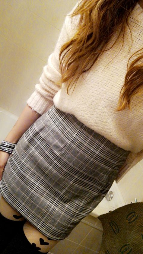 Grey Checkered Skirt Outfit, Checkered Skirt Outfit, Winter Outfit Cute, Pastel Pink Sweater, Pink Plaid Skirt, Checked Skirt, Checkered Skirt, Outfit Cute, Knee Socks