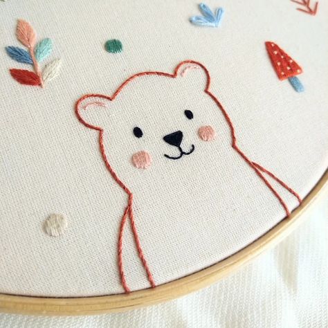 Simple Kids Embroidery, Embroidery For Kids Easy, Bear Hand Embroidery, Cute Bear Embroidery, Embroidered Animals Simple, Boy Embroidery Ideas, Diy Easy Embroidery, Bear Embroidery Pattern, Pintura A Guache