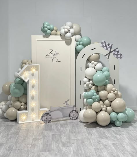 Modern Backdrop Ideas, First Birthday Boy Decorations Ideas, First Birthday Decorations Boy, Second Birthday Boys, Baby Shower Balloon Arch, Deco Ballon, Birthday Room Decorations, Boys First Birthday Party Ideas