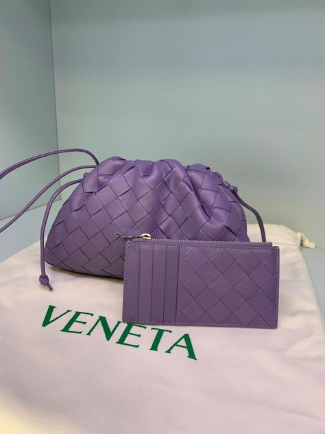 Bottega Veneta Mini Pouch Outfit, Bottega Veneta Mini Pouch, Fashions Designs, Purple Clutch, Statement Handbag, Bottega Veneta Bag, Bag Obsession, Stylish Purse, Mini Pouch