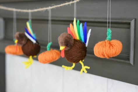 Re-purpose plastic bags to create this adorable Turkey and Pumpkin Thanksgiving Garland DIY craft project. Diy Thanksgiving Garland, Turkey Garland, Thanksgiving Garland, Garland Paper, Thanksgiving Decorating, Thanksgiving Turkey Craft, Easy Thanksgiving Crafts, Turkey Crafts, Frugal Mom