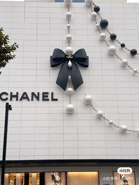 Fashion Brand Aesthetic, Chanel Background, Mall Exterior, Chanel Christmas, Designer Fits, Chanel Girl, Black Coquette, Chanel Aesthetic, Prada Pink