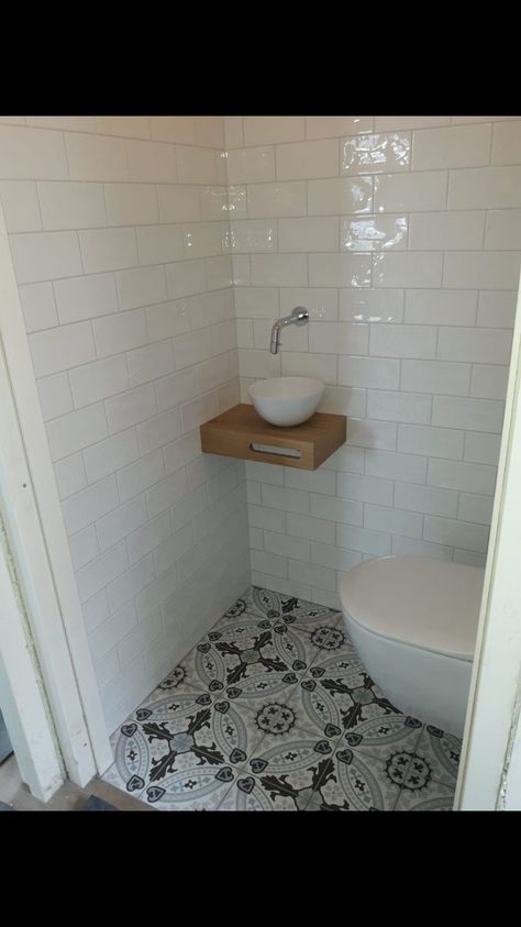 small downstairs toilet ideas Mini Powder Room, Small Downstairs Toilet Ideas, Downstairs Toilet Ideas, Tiny Bathroom Sink, Small Narrow Bathroom, Small Downstairs Toilet, Toilet Ideas, Mini Bad, Bathroom Design Small Modern