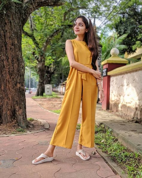 Poses In Jumpsuit, Ishani Krishna, Palazzo And Top, Ishaani Krishna, Tour Pictures, Selfie Pics, Wedding Saree Collection, Film Pictures, Saree Blouse Patterns