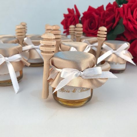 Honey Jar Decoration, Honey Wedding Favors For Guests, Honey Gift Wedding, Moroccan Wedding Decor, Christening Decor, Personalised Wedding Candles, Honey Favors, Engagement Candle, Honey Wedding Favors