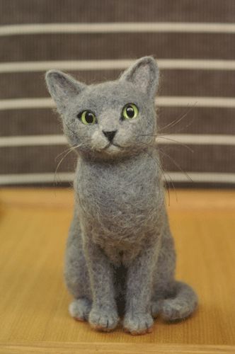 Needle felt cat Tovad Ull, Needle Felted Cat, Needle Felting Diy, Needle Felted Christmas, Wool Needle Felting, Wool Animals, Söt Katt, Needle Felting Tutorials, Felt Mouse