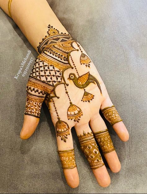 Mehndi Designs For 11 Year Girl, Short Mahendiii Design, Arebic Mhendi Short, Roka Mehendi Designs, Kids Mehendi Designs, Mahendiii Design Simple, Mehandi Design For Kids, Mehndi For Kids, Mahendiii Design