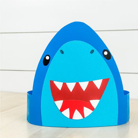 This free printable shark headband is a fun ocean animal craft for young kids of all ages! Print the template and make or color in with toddlers, preschool and kindergarten children. #simpleeverydaymom #animalcrafts #kidscrafts #sharkcrafts #oceananimalcrafts #preschool #kindergarten Shark Headband Craft For Kids, Shark Hat Craft, Shark Crafts For Kids, Shark Headband, Shark Crafts, Shark Activities, Ocean Animal Crafts, Ocean Theme Preschool, Shark Craft